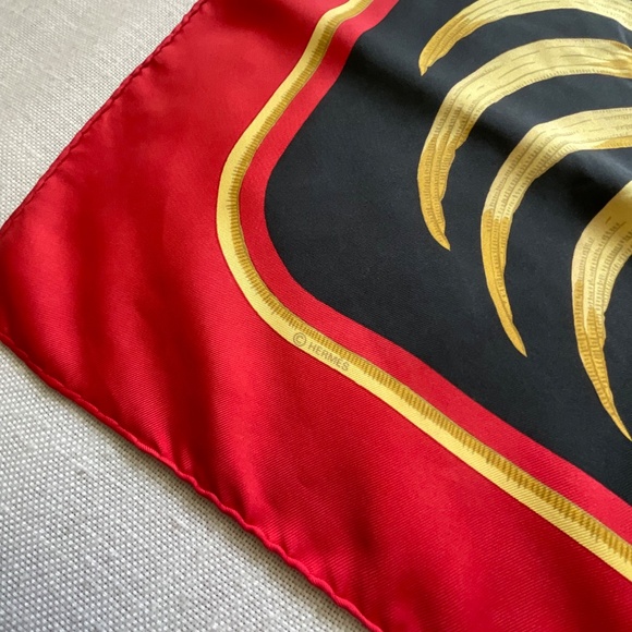 Hermes Carre 90 Silk Hand-Rolled Tigre Royal Signed Scarf 34”x36” Made in France - Picture 13 of 15